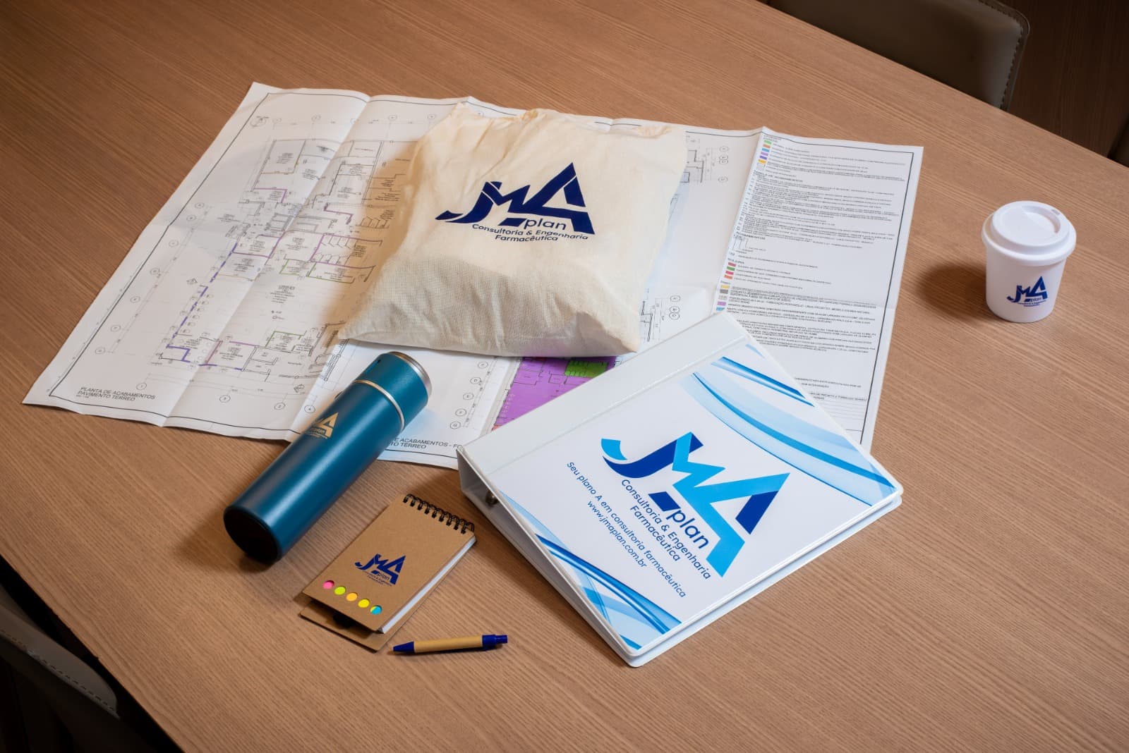 Kit de projeto JMA Plan sobre plantas de engenharia